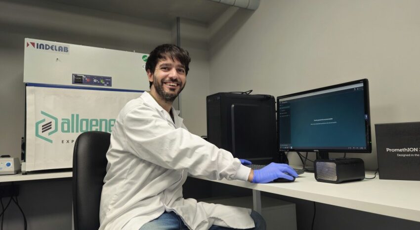 The image shows AllGenetics' head of laboratory, Antón Vizcaíno, sequencing DNA metabarcoding libraries with Nanopore's PromethION device.