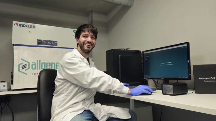The image shows AllGenetics' head of laboratory, Antón Vizcaíno, sequencing DNA metabarcoding libraries with Nanopore's PromethION device.