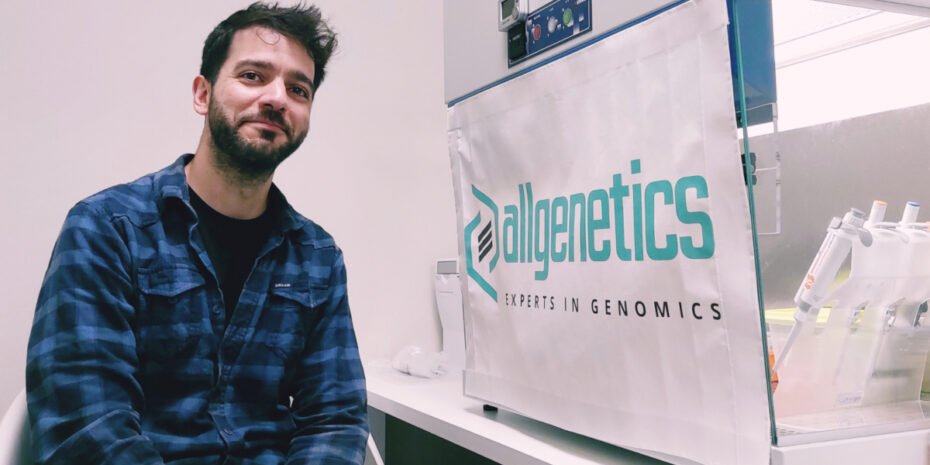 The images shows AllGenetics' head of laboratory Antón Vizcaíno, who will discuss cetacean eDNA metabarcoding at the ECS meeting in Catania.