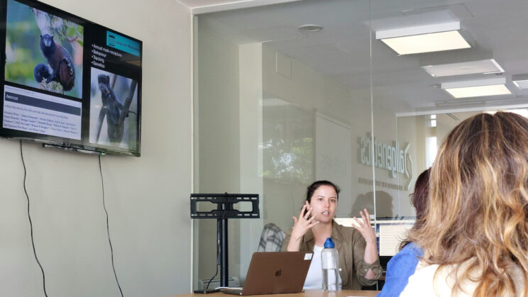 The image shows Mexican biologist Samantha López Clinton at the AllGenetics' headquarters in Spain.